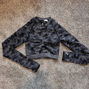 Gymshark Adapt Camo Seamless Long Sleeve Crop Top XS